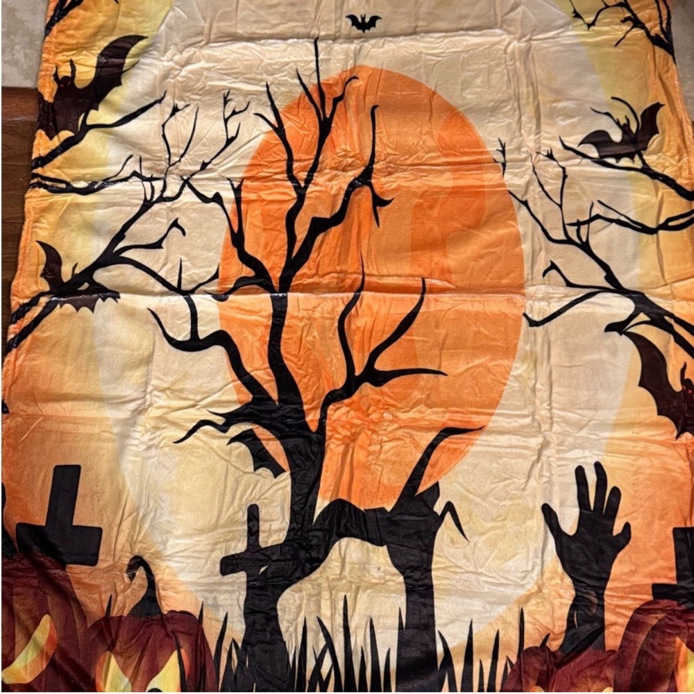 Trendy and Unique Throw Blanket NWT it’s so soft!
